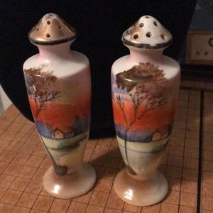Salt Pepper Shaker Colorful Hand Painted Cabin in Countryside Antique